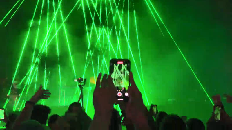 Skrillex и Four Tet на фестивале HARD Summer 20023 в Лос