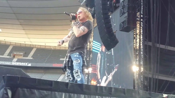 GUNS N ROSES ITS SO EASY Live at Paris Stade de France, 07, 07,