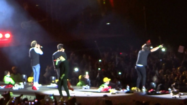 One Direction Happily ( Santiago, Chile 01,