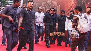 Salman Khan Stylish Entry with Security arrives at Kisi Ka Bhai Kisi Ki Jaan Grand Trailer Launch