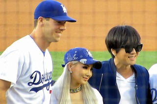 CL 이채린 & Yoon Do-hyun 윤도현밴드 1st Pitch @Dodgers
