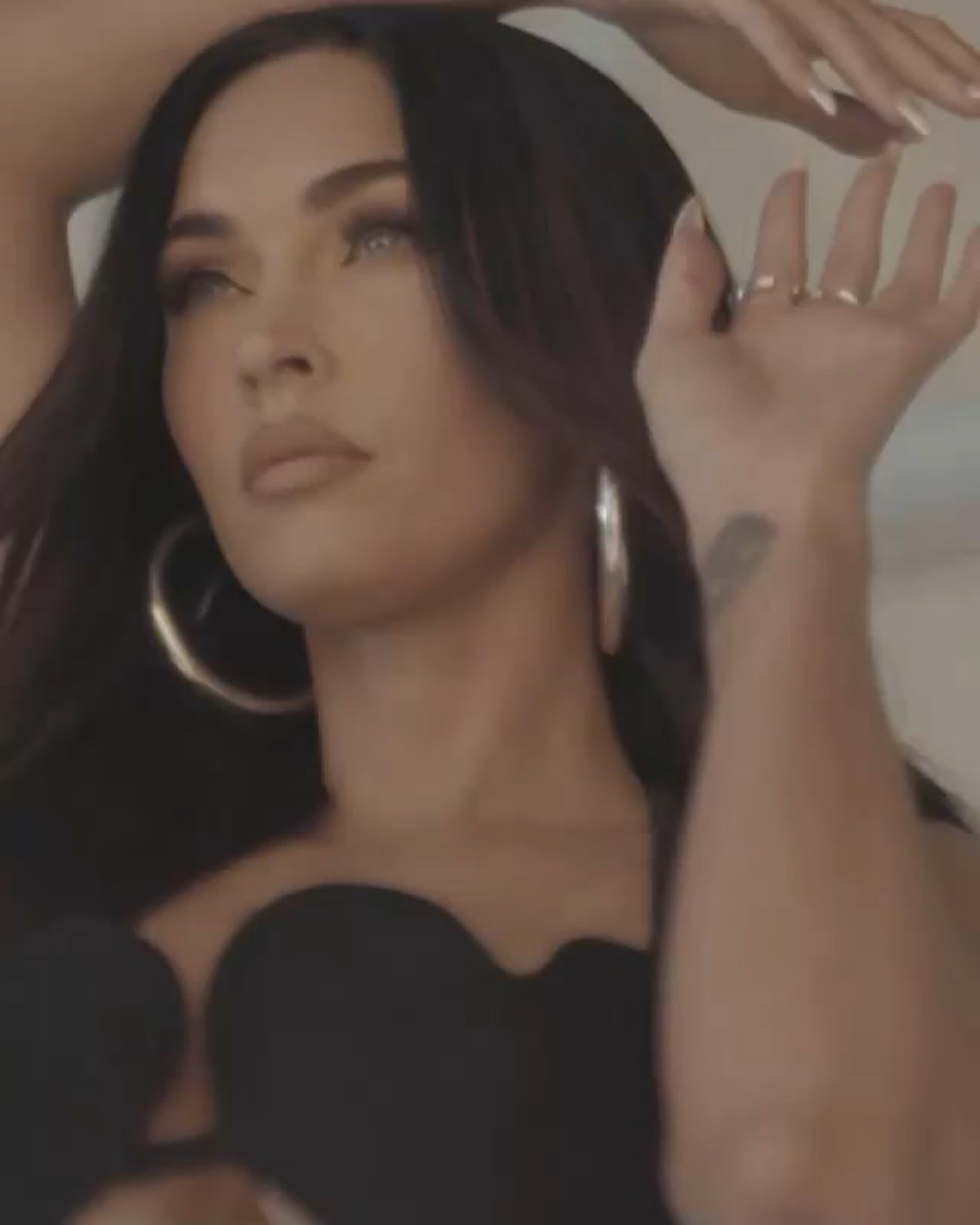 Жастардың жыныстық қатынасқа түскен бейнелері