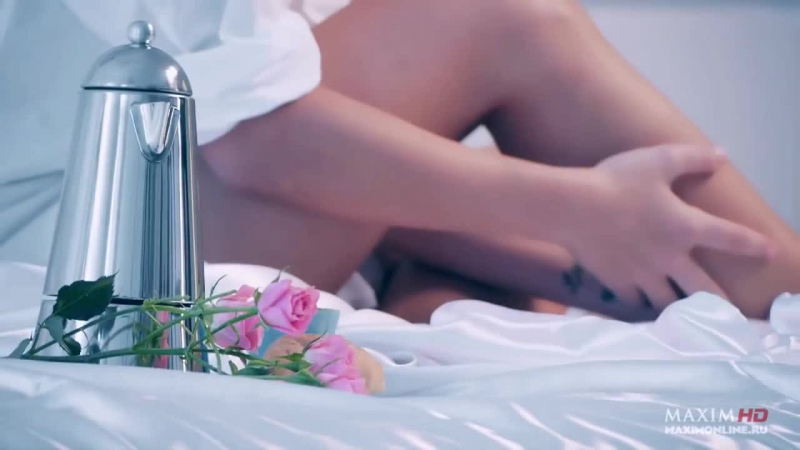 Девушка с обложки MAXIM. Певица Мак Sим раздевается перед