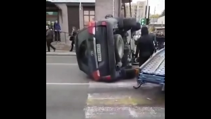 Когда бухие пытаетесь поднять пьяного