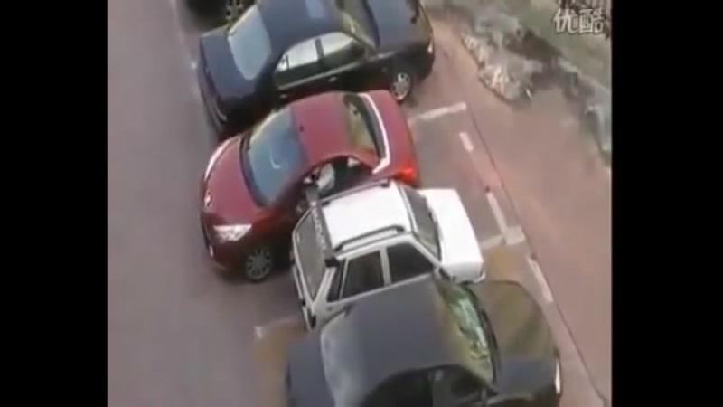 Очень красивая месть девушки водителя нахалу при парковке