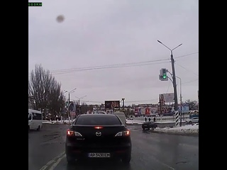 Водитель Мазды не придумал куда ехать
