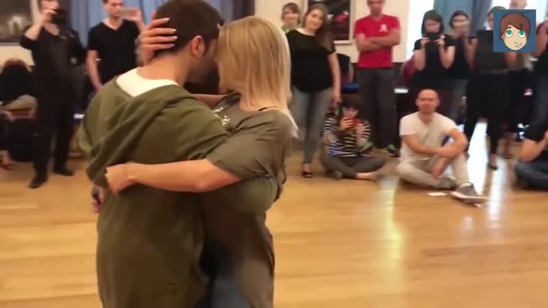 Танцуют семейная пара, хореографы Кико и Кристина Муз.