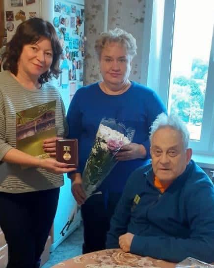 Защитников и жителей блокадного Ленинграда из Выхина-Жулебина поздравили сотрудники районного центра соцобслуживания Защитников и жителей блокадного Ленинграда из Выхина-Жулебина поздравили сотрудники районного центра соцобслуживания