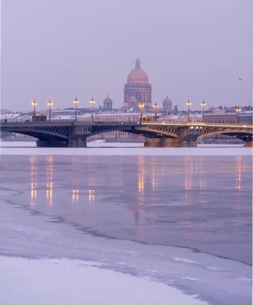 Петербург продолжает баловать горожан ярким солнцем. Читайте на "Фонтанке" Фонта
