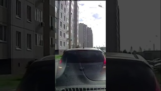 Дает назад, куда деваться