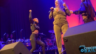 Yo Yo performs